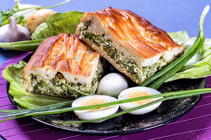 Пирог с зеленым луком и яйцом 